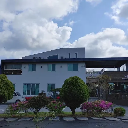 Moon Forest Guesthouse